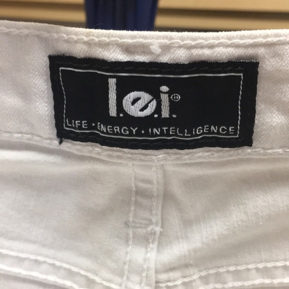 Shorts - Picture 3 of 6